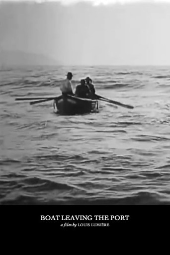 القارب يغادر الميناء